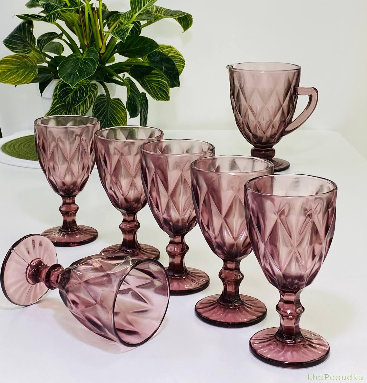 Набір 6 келихів та кувшин Olens "Смарагд" рожевий Зображення 1 – thePosudka Набір 6 келихів та кувшин Olens "Смарагд" рожевий