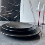 Тарілка Olens "Чорний обеліск" 30.5*3 см