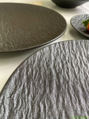 Тарілка Olens "Чорний обеліск" 20.5*2.5 см