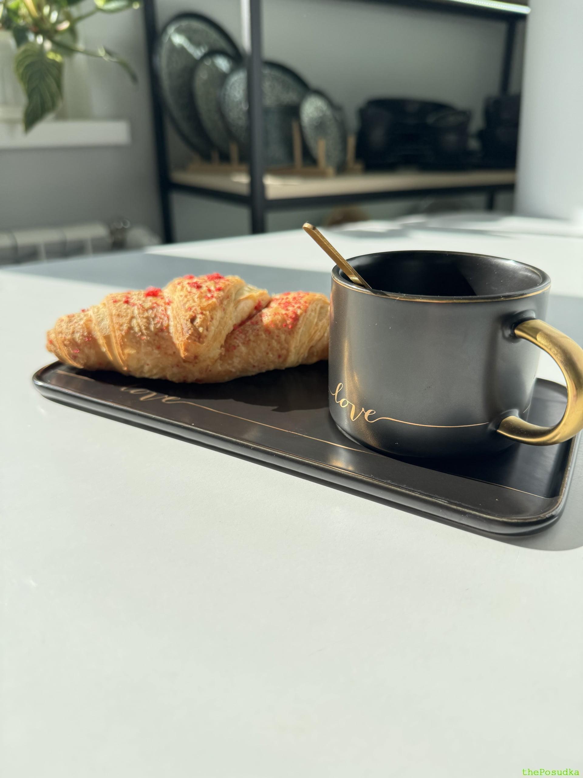 Чашка з блюдцем і ложкою Olens "Love" 200 мл, чорна Зображення 5 – thePosudka Чашка з блюдцем і ложкою Olens "Love" 200 мл, чорна - Зображення 5