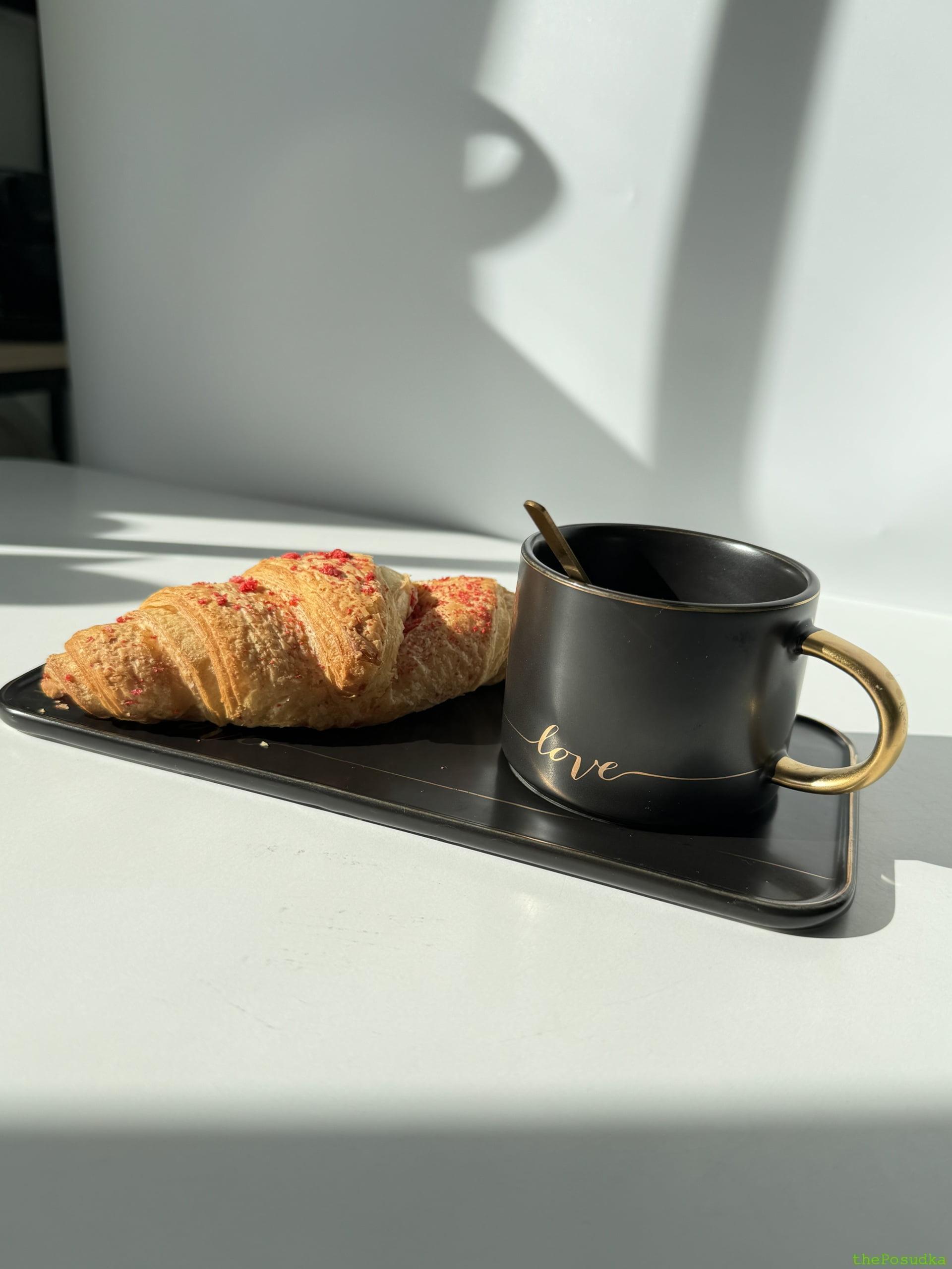 Чашка з блюдцем і ложкою Olens "Love" 200 мл, чорна Зображення 3 – thePosudka Чашка з блюдцем і ложкою Olens "Love" 200 мл, чорна - Зображення 3