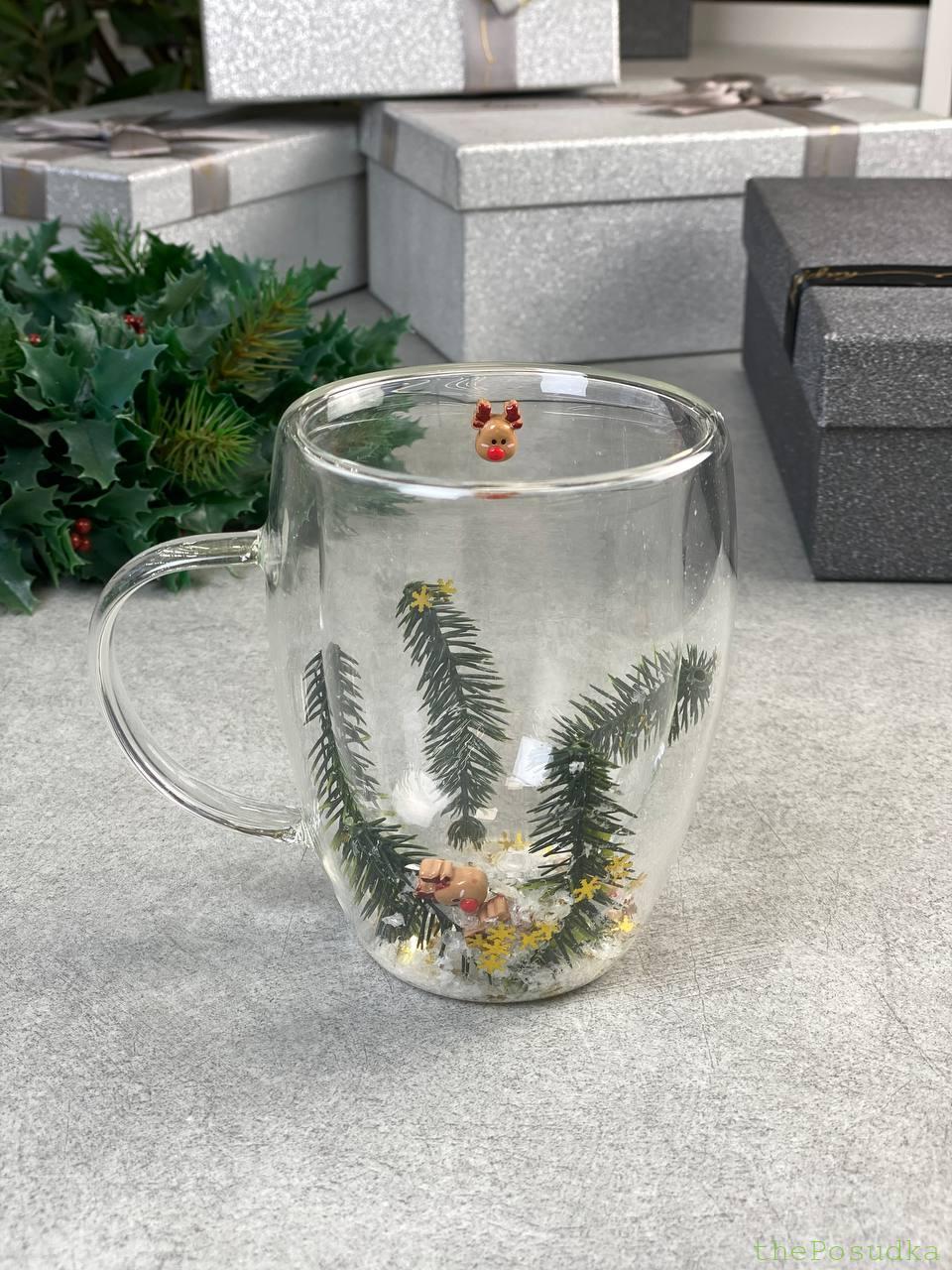 Скляна новорічна чашка з подвійним дном "Новорічний олень", 300 мл Зображення 1 – thePosudka Скляна новорічна чашка з подвійним дном "Новорічний олень", 300 мл