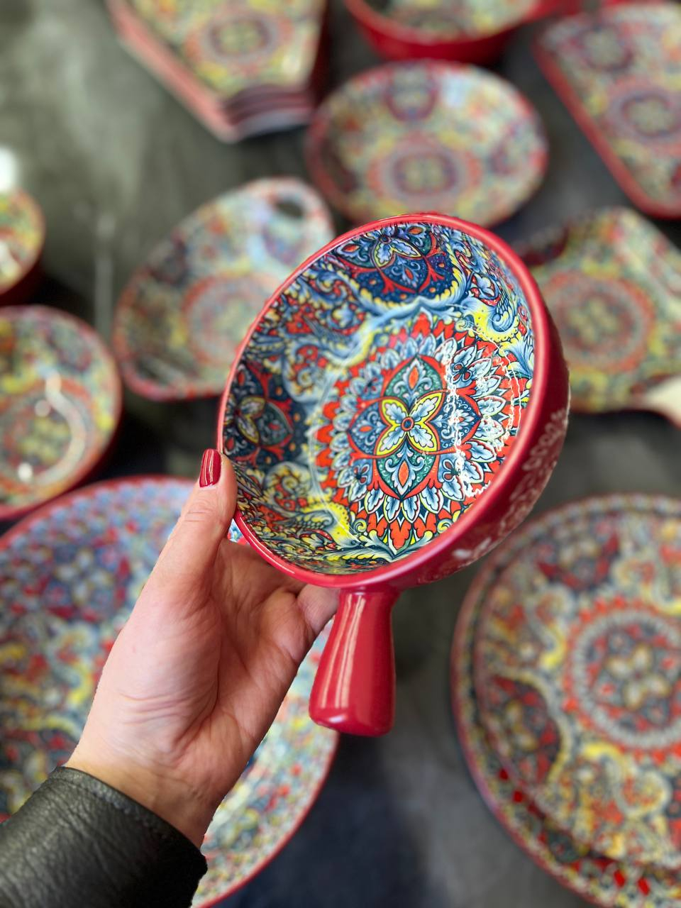 Салатник з ручкою 20,5*15,5 см "Мальований", 500 мл Зображення 2 – thePosudka Салатник з ручкою 20,5*15,5 см "Мальований", 500 мл - Зображення 2