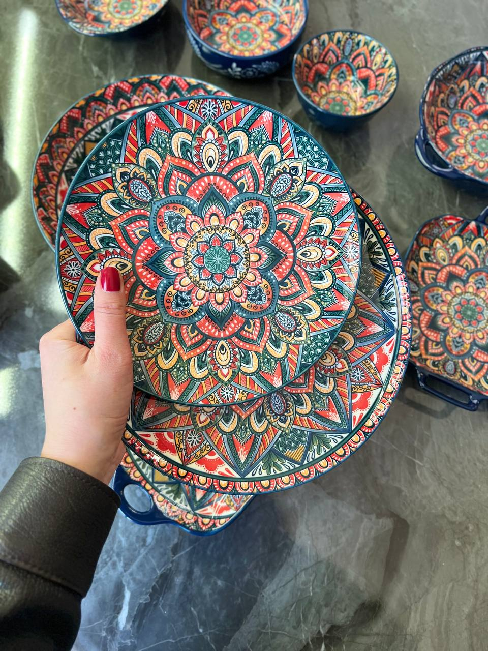 Тарілка 22 см підставна "Мальована" Зображення 2 – thePosudka Тарілка 22 см підставна "Мальована" - Зображення 2