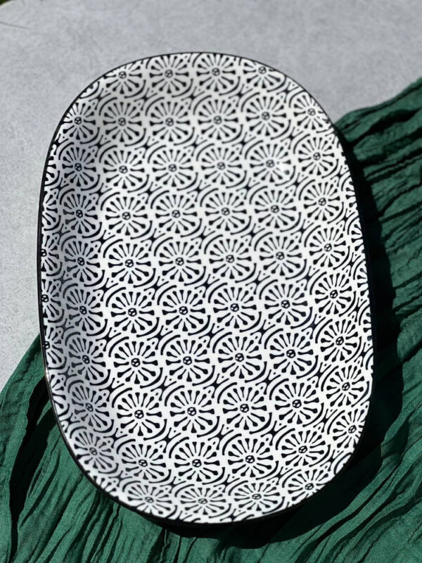 Тарілка овальна "Тригір'я" Чорна, 28 * 18,5 см