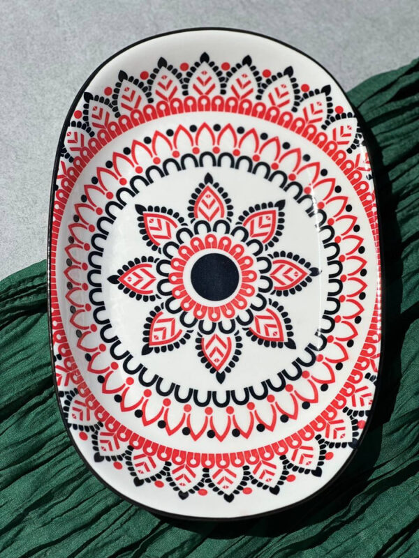 Тарілка овальна "Тригір'я" Червона, 28 * 18,5 см